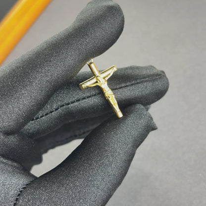 Zawieszka Crucifix Złota